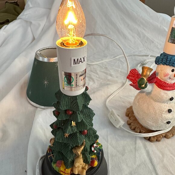 2 Vintage Christmas Lamps with matching lamp shades - Picture 2 of 6